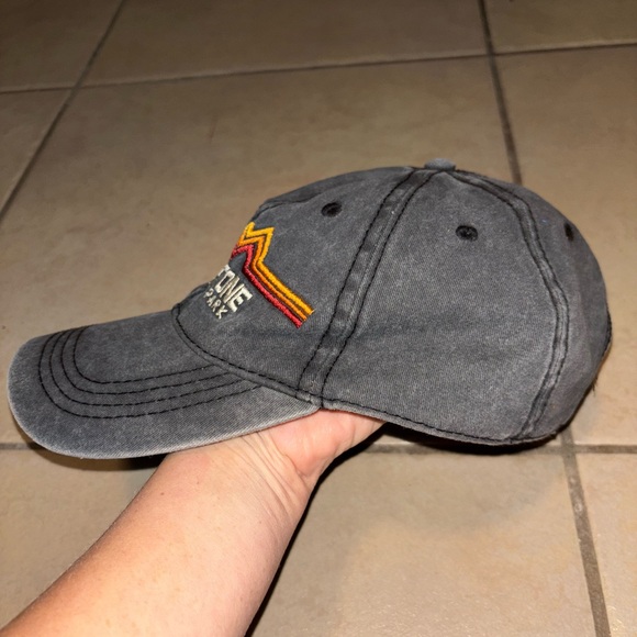 Yellowstone National Park Gray Cap - Picture 4 of 8